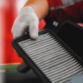AC Mobil Bau Apek Setelah Servis? Ini Penyebab dan Cara Mengatasinya